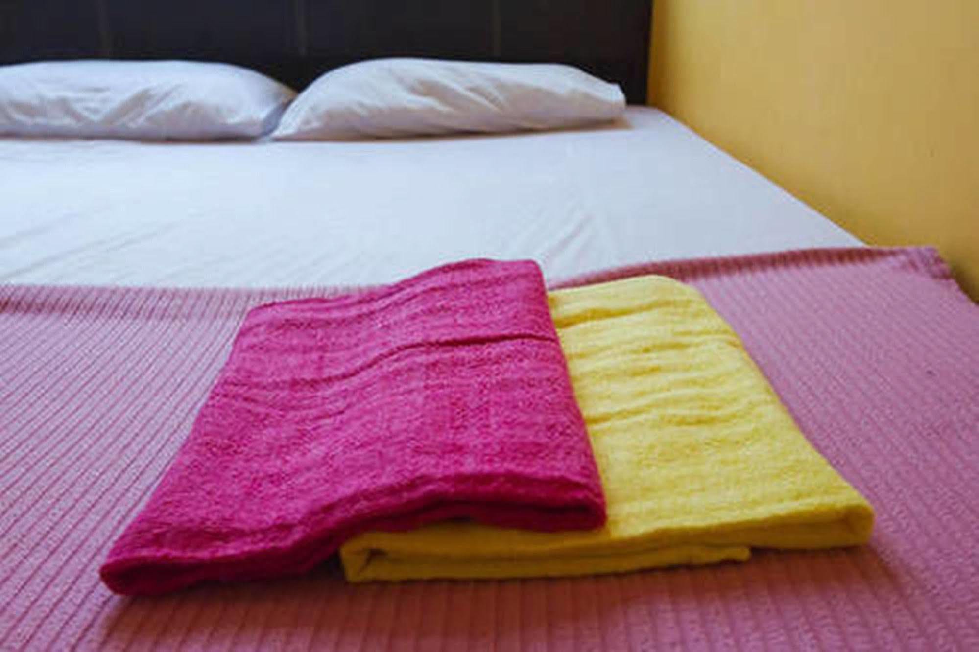 โคเคา มิวส์ คาเฟ่ แอนด์ โฮม Hotel จอร์จทาวน์ ภายนอก รูปภาพ